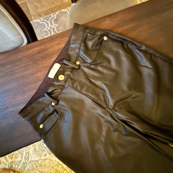 NEW! H&M Pleather Slacks - Worn Once for an event - gorgeous - SZ. 6 - Picture 6 of 16